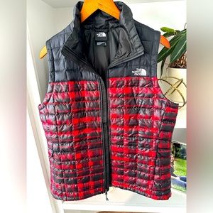 Noth Face Vest - Red (Medium)